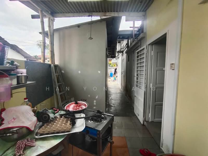 1-storey Terraced House for Sale in Taman Century (Johor Bahru) - Han Yong Ang - Corridor - PropertyGuru.com.my