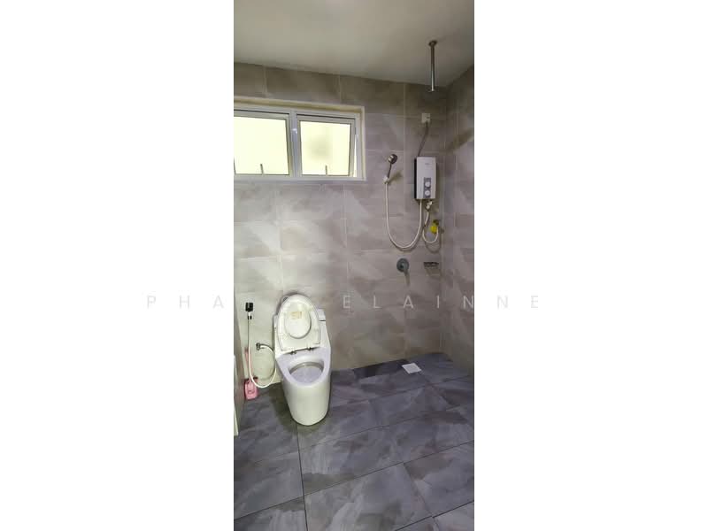 Service Residence for Sale at Pinnacle Tower - Phang Elainne - Bathroom - PropertyGuru.com.my