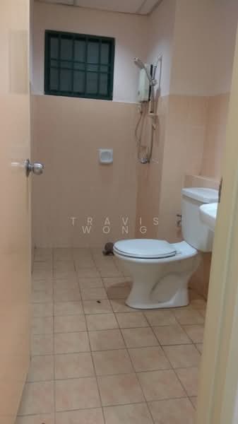 Kondominium untuk Dijual di Changkat View - Travis Wong - Bathroom - PropertyGuru.com.my
