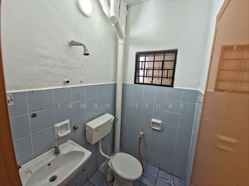 Apartment for Sale at Sri Melor (Mulberry Court) - Zamani Ishak - Bathroom - PropertyGuru.com.my
