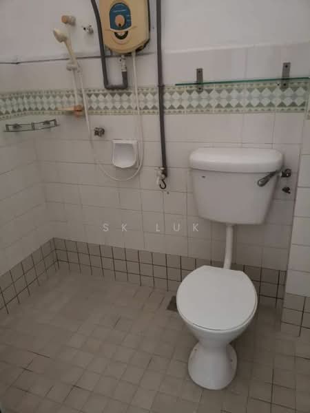 2-storey Terraced House for Sale in Bandar Country Homes (Rawang) - SK Luk - Bathroom - PropertyGuru.com.my