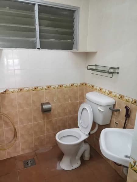 2-storey Terraced House for Sale in Bandar Country Homes (Rawang) - SK Luk - Bathroom - PropertyGuru.com.my