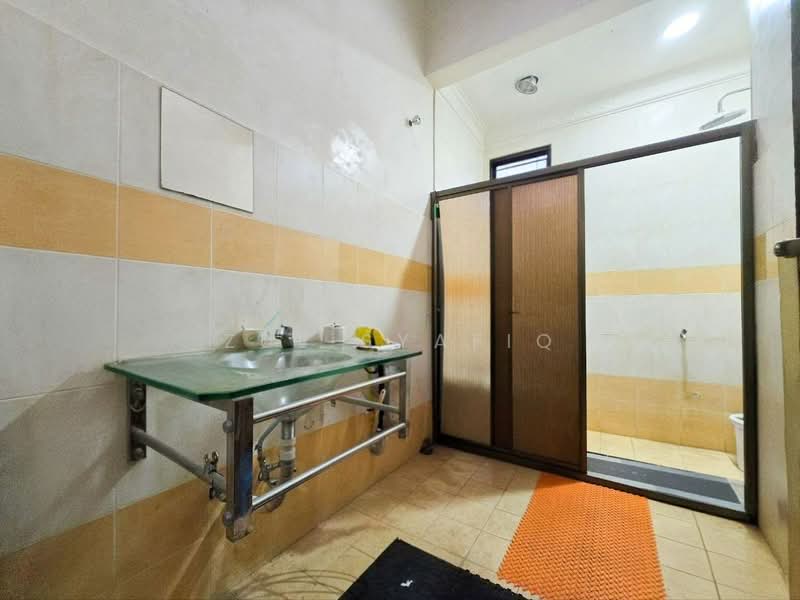 Bungalow for Sale in Kampung Sungai Penchala (Sungai Penchala) - Zul Syafiq - Bathroom - PropertyGuru.com.my