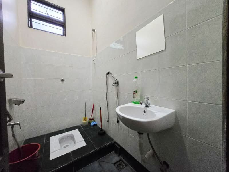 Bungalow for Sale in Kampung Sungai Penchala (Sungai Penchala) - Zul Syafiq - Bathroom - PropertyGuru.com.my