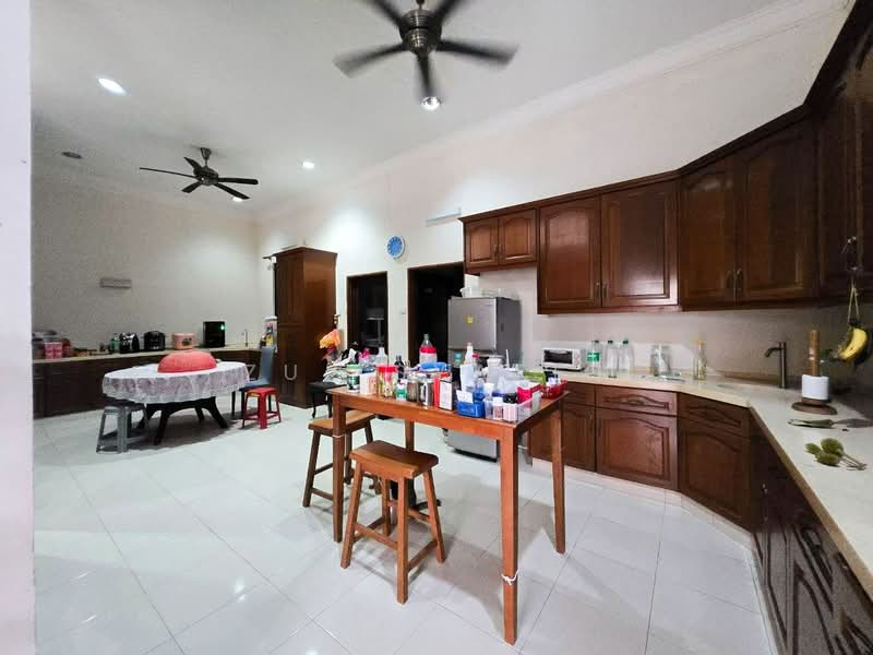 Bungalow for Sale in Kampung Sungai Penchala (Sungai Penchala) - Zul Syafiq - Kitchen - PropertyGuru.com.my