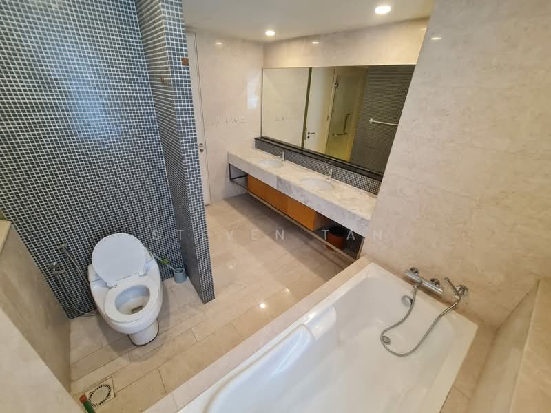 Kondominium untuk Dijual di 2 Hampshire - Steven Tan - Bathroom - PropertyGuru.com.my
