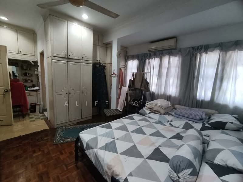 Rumah Teres 2 Tingkat untuk Dijual di Seksyen 25 (Shah Alam) - Aliff Iqbal - PropertyGuru.com.my