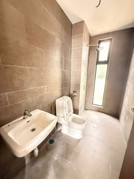 Rumah Berkembar untuk Dijual di Johor Bahru (Johor) - Sakura Tok - Bathroom - PropertyGuru.com.my