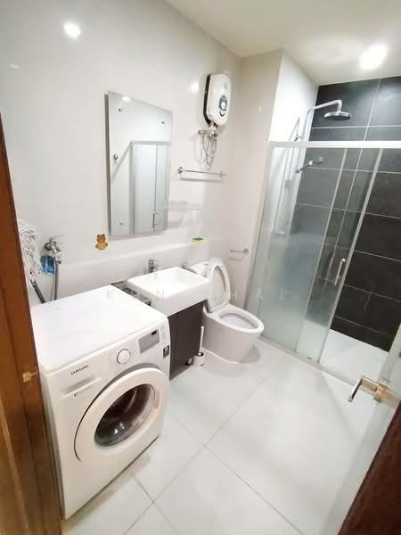 Condominium for Rent at Amberside @ Country Garden Danga Bay - Kun Chai - Bathroom - PropertyGuru.com.my