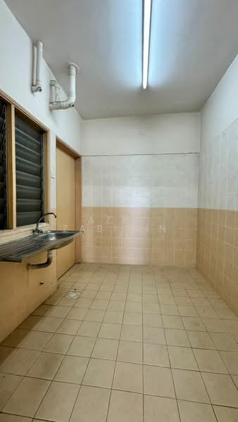 Pangsapuri untuk Disewa di Pangsapuri Permai Putera - Azri Zabidin - Kitchen - PropertyGuru.com.my