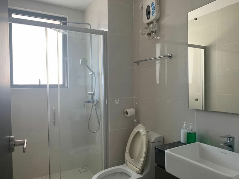 Kondominium untuk Disewa di Kings Bay @ Country Garden Danga Bay - Kim . - Bathroom - PropertyGuru.com.my