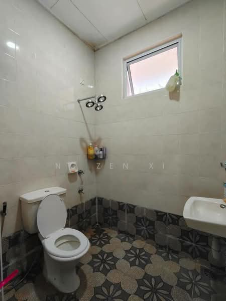 Rumah Teres 2 Tingkat untuk Dijual di Bandar Putra (Kulai) - NG ZEN XI - Bathroom - PropertyGuru.com.my