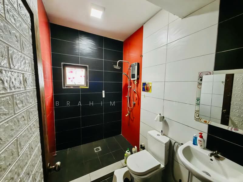 2.5-storey Terraced House for Sale in Kuala Selangor (Selangor) - Ibrahim Iderus - Bathroom - PropertyGuru.com.my
