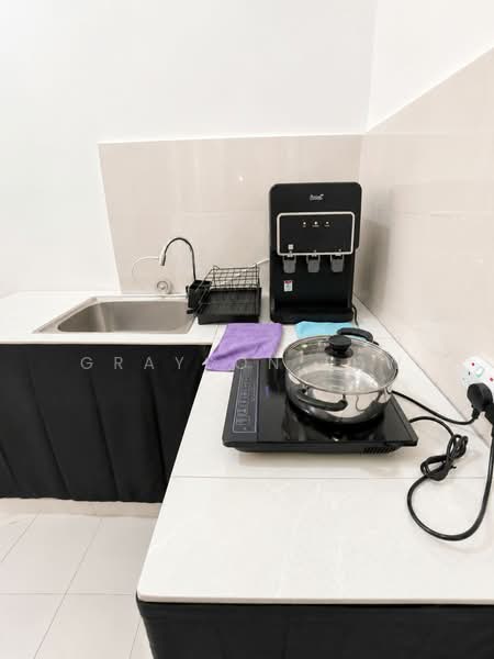 Servis Apartment untuk Disewa di Skypod Residence - Grayson Low - Kitchen - PropertyGuru.com.my
