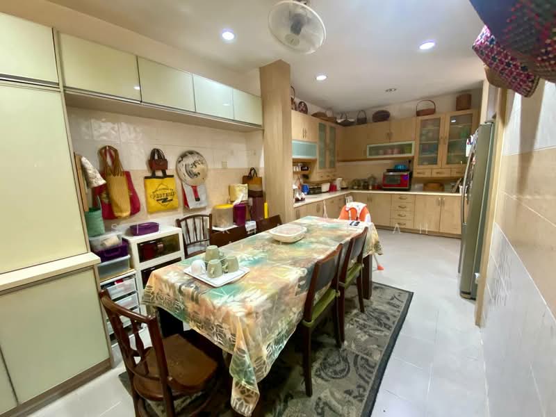 Semi-Detached House for Sale in Shah Alam (Selangor) - SITI KHAIRIYAH JAAFAR - Kitchen - PropertyGuru.com.my