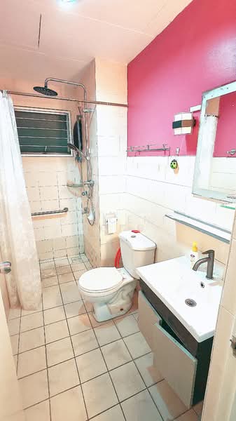 Kondominium untuk Dijual di Perdana View - Vincent Yong - Bathroom - PropertyGuru.com.my