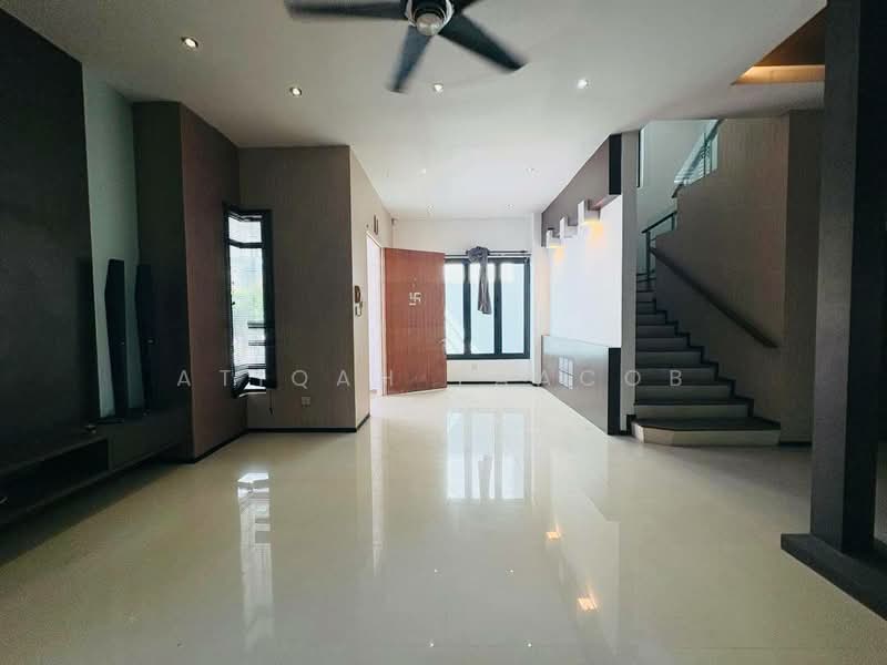 Rumah Berkembar untuk Disewa di Seksyen 13 (Shah Alam) - Atiqah Yaacob - Living Room - PropertyGuru.com.my
