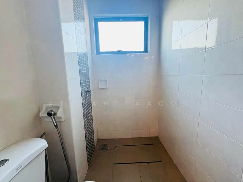 Rumah Berkembar untuk Disewa di Seksyen 13 (Shah Alam) - Atiqah Yaacob - Bathroom - PropertyGuru.com.my