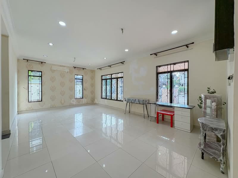 Semi-Detached House for Sale in Puncak Bangi (Bandar Baru Bangi) - Iqbal Rafei - Living Room - PropertyGuru.com.my