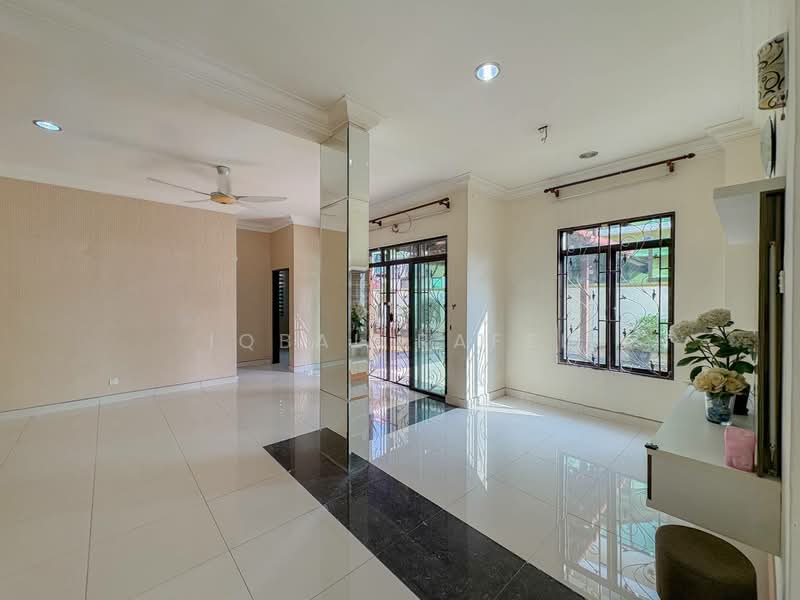 Semi-Detached House for Sale in Puncak Bangi (Bandar Baru Bangi) - Iqbal Rafei - Living Room - PropertyGuru.com.my