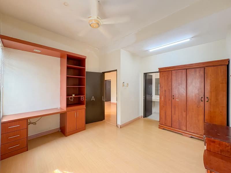 Semi-Detached House for Sale in Puncak Bangi (Bandar Baru Bangi) - Iqbal Rafei - Bedroom - PropertyGuru.com.my
