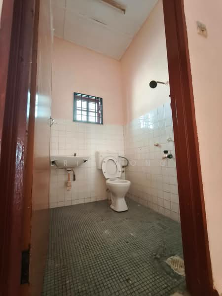 Terraced House for Rent in Skudai (Johor) - Eric Wong - Bathroom - PropertyGuru.com.my