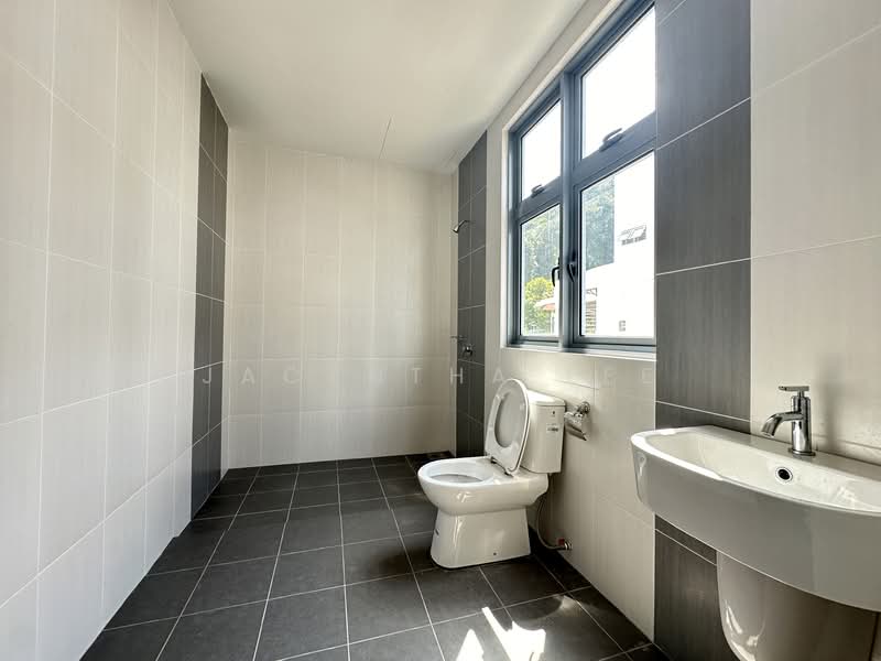 3-storey Terraced House for Sale in Sungai Ara (Penang) - Jacyntha Lee - Bathroom - PropertyGuru.com.my