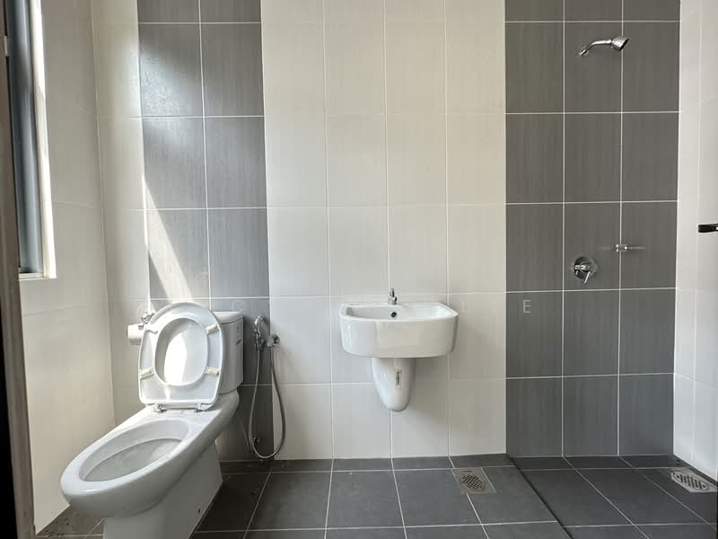 3-storey Terraced House for Sale in Sungai Ara (Penang) - Jacyntha Lee - Bathroom - PropertyGuru.com.my
