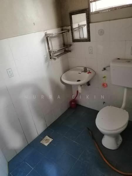 Pangsapuri untuk Disewa di Sutera Apartment - Nurra Eikin - Bathroom - PropertyGuru.com.my
