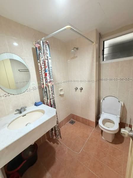 Kondominium untuk Disewa di Gurney Park Condominium - Alex Lim - Bathroom - PropertyGuru.com.my