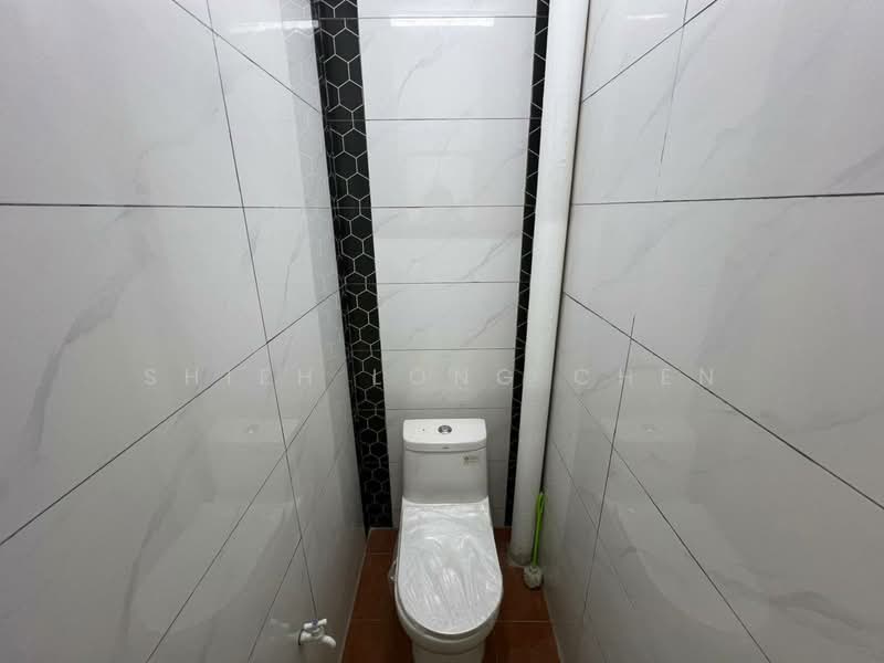 Rumah Teres 2 Tingkat untuk Dijual di Taman Desa Cemerlang (Ulu Tiram) - Shieh Long Chen - Bathroom - PropertyGuru.com.my