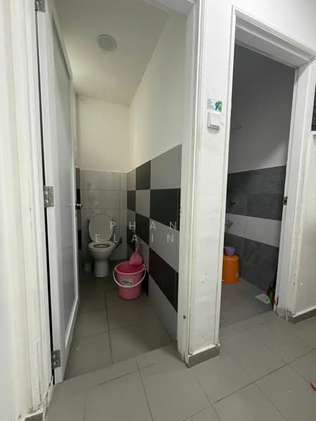 Shop for Sale in Taman Johor Jaya (Johor Bahru) - Phang Elainne - Bathroom - PropertyGuru.com.my