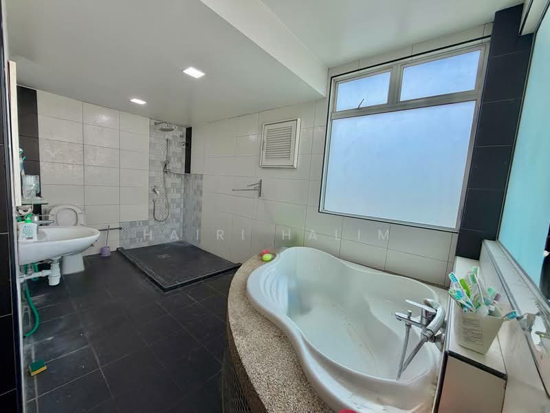 Bungalow for Sale in Bandar Teknologi Kajang (Kajang) - Hairi Halim - Bathroom - PropertyGuru.com.my
