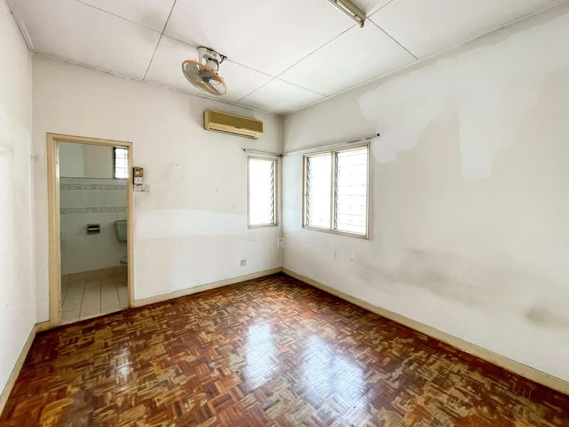 2-storey Terraced House for Sale in Usj 20 (Subang Jaya) - Mahirah . - Bathroom - PropertyGuru.com.my