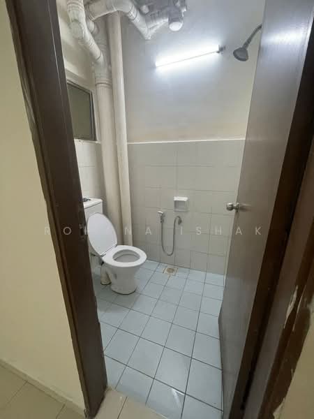 Apartment for Sale at Laguna Biru - Rohana Ishak - Bathroom - PropertyGuru.com.my