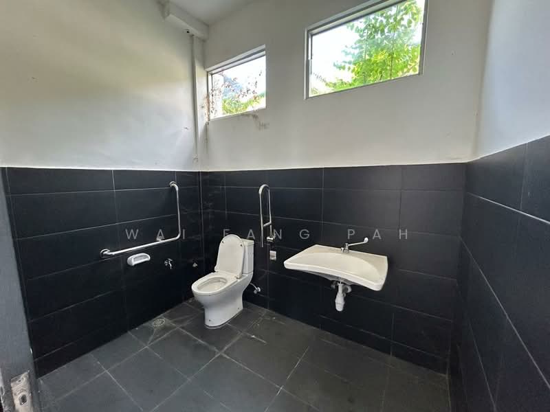 Semi-D Factory for Rent in Sungai Bakap (Penang) - Wai Fang Pah - Bathroom - PropertyGuru.com.my