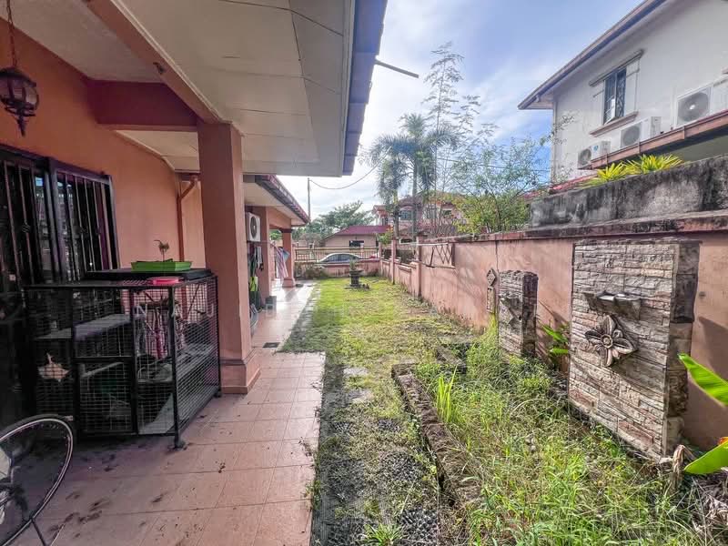 Rumah Berkembar untuk Dijual di Kajang (Selangor) - Najibah Sahari - Exterior - PropertyGuru.com.my