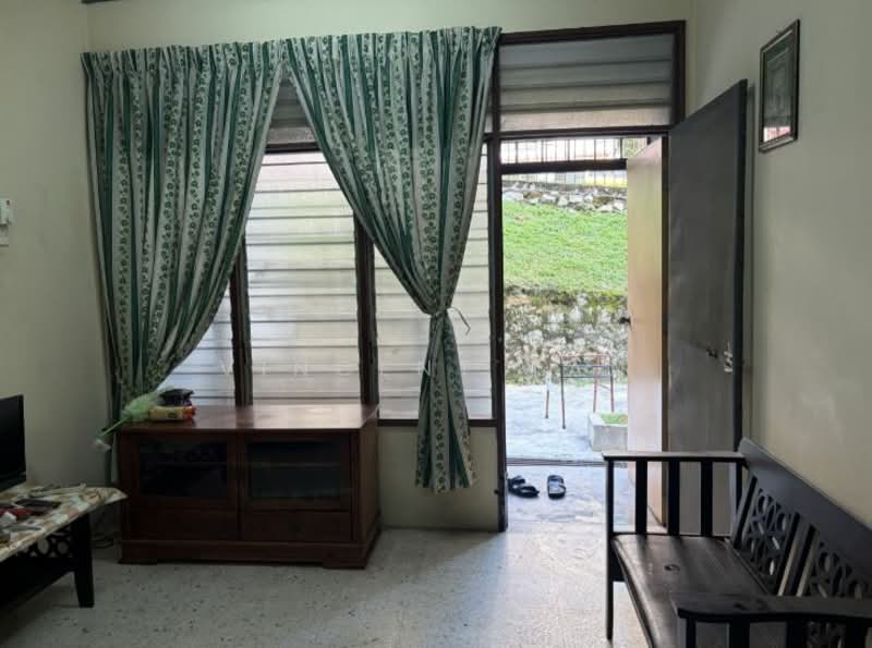 Pangsapuri untuk Disewa di Apartment Mawar - Vincent Tan - Living Room - PropertyGuru.com.my