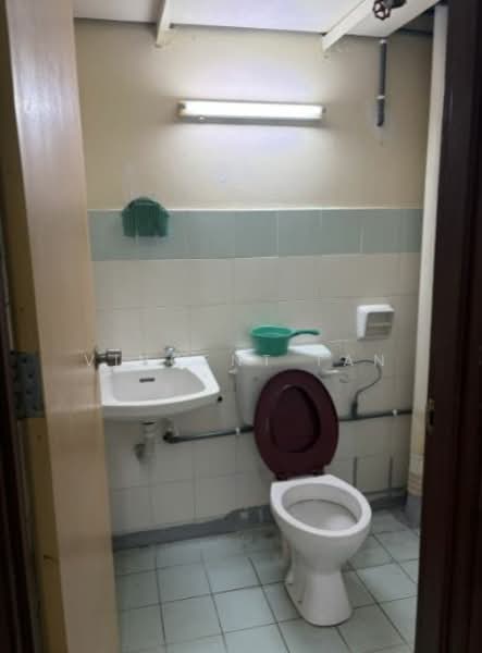 Pangsapuri untuk Disewa di Apartment Mawar - Vincent Tan - Bathroom - PropertyGuru.com.my