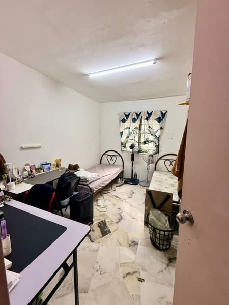 Rumah Flat untuk Dijual di Flat PKNS Section 7 - Aliff Iqbal - Bedroom - PropertyGuru.com.my