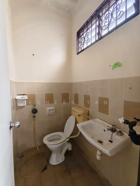 Rumah Teres 1 Tingkat untuk Dijual di Bandar Putra (Kulai) - Erness Tan - Bathroom - PropertyGuru.com.my