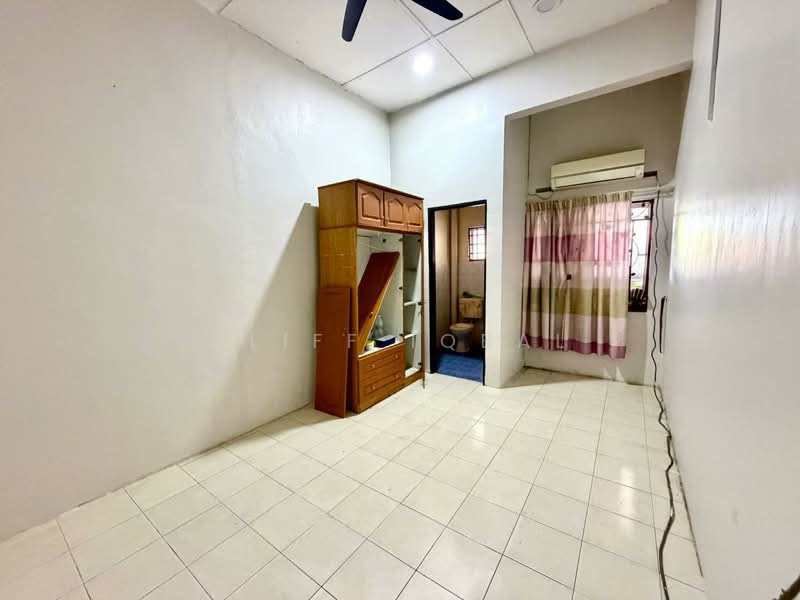Rumah Teres 1 Tingkat untuk Dijual di Banting (Selangor) - Aliff Iqbal - PropertyGuru.com.my