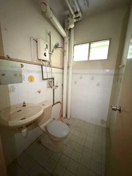Pangsapuri untuk Dijual di Sri Intan 1 - Y M Phang - Bathroom - PropertyGuru.com.my