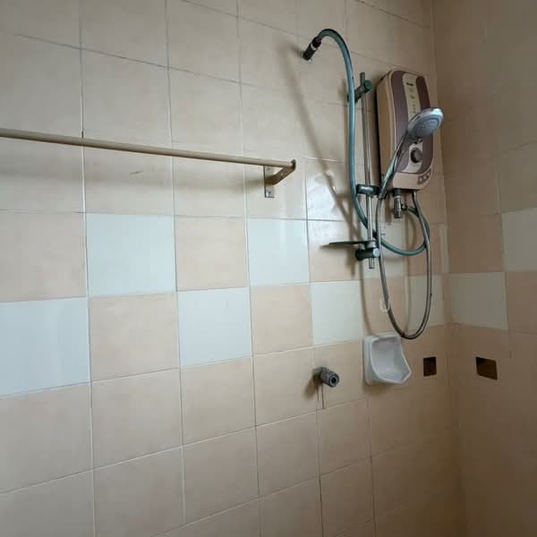 Apartment for Rent at Pangsapuri Jati Selatan - Selina Yu - Bathroom - PropertyGuru.com.my