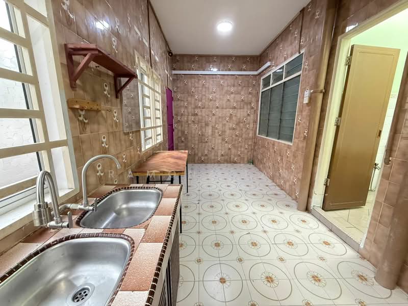 Rumah Teres 2 Tingkat untuk Disewa di Bukit Baru (Melaka) - Ramona Tan - Kitchen - PropertyGuru.com.my