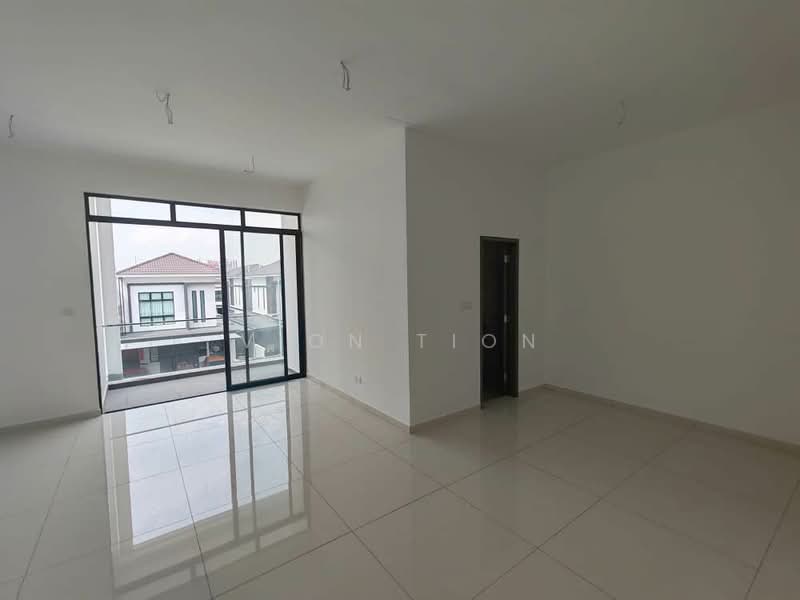 Cluster House for Sale in Austin Crest (Johor Bahru) - Vion Tion - Living Room - PropertyGuru.com.my
