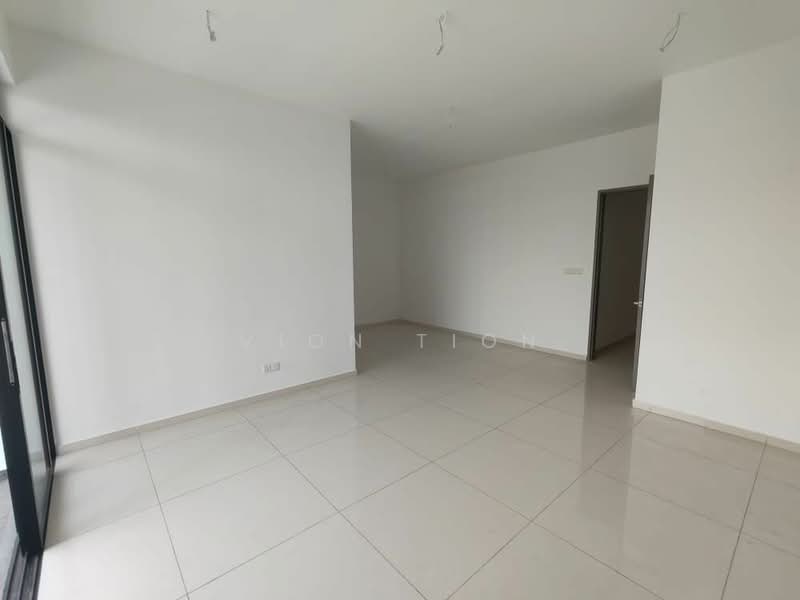 Cluster House for Sale in Austin Crest (Johor Bahru) - Vion Tion - Living Room - PropertyGuru.com.my