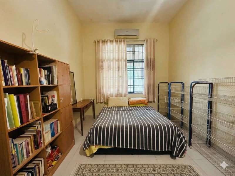 Rumah Teres 1 Tingkat untuk Dijual di Kluang (Johor) - Azlina Muslim - Bedroom - PropertyGuru.com.my