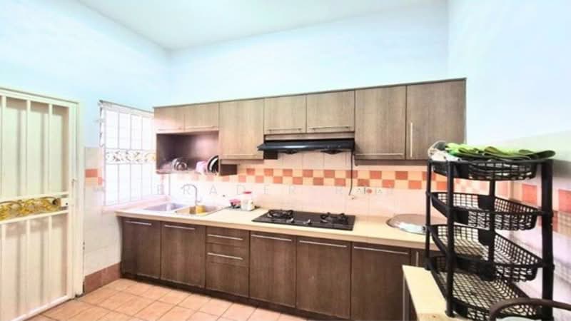 Rumah Teres 2 Tingkat untuk Dijual di Taman Bukit Subang (Shah Alam) - Brader Ray - Kitchen - PropertyGuru.com.my
