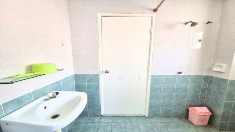 Rumah Teres 2 Tingkat untuk Dijual di Taman Bukit Subang (Shah Alam) - Brader Ray - Bathroom - PropertyGuru.com.my